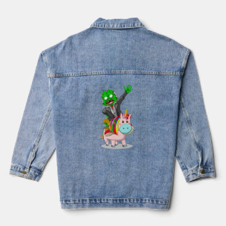Een groene Zombie rijdt op een schattige roze Eenh Denim Jacket