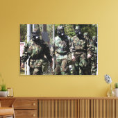 Een groep deelnemers aan de Solar Challenge Canvas Afdruk (Insitu (Woonkamer))