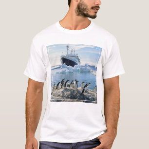 Een groep pinguïns die op een valkuil staan t-shirt