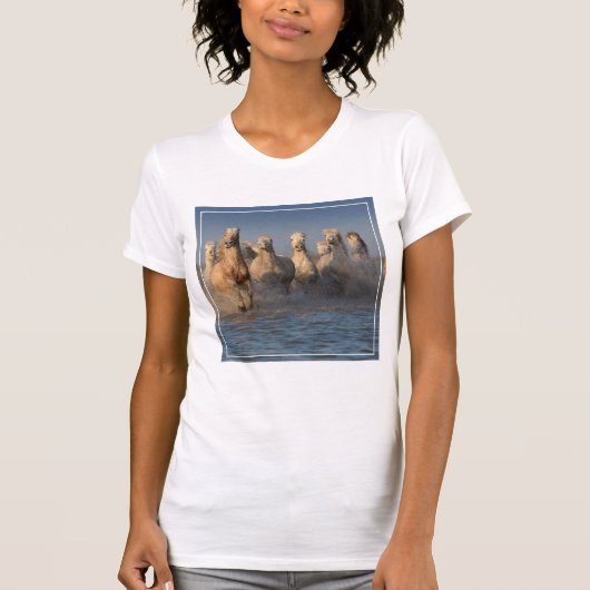Een groep witte paarden in de Camargue T-shirt (Voorkant)