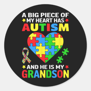 Een groot stuk van mijn hart heeft autisme en hij  ronde sticker