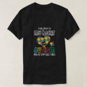 Een groot stuk van mijn hart heeft autisme en hij  t-shirt (Design voorkant)
