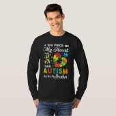 Een groot stuk van mijn hart heeft autisme en hij t-shirt (Voorkant volledig)