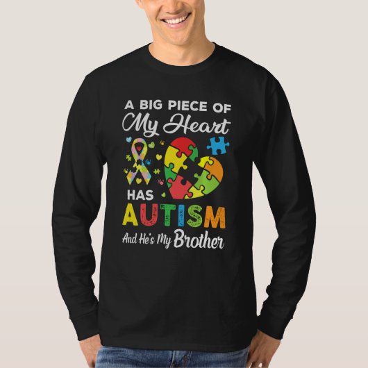 Een groot stuk van mijn hart heeft autisme en hij t-shirt (Voorkant)