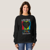 Een groot stuk van mijn hart heeft autisme en hij  trui (Voorkant volledig)