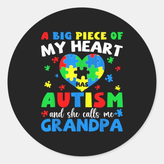 Een groot stuk van mijn hart heeft autisme en noem ronde sticker (Voorkant)
