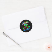 Een groot stuk van mijn hart heeft autisme en noem ronde sticker (Envelop)