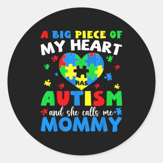 Een groot stuk van mijn hart heeft autisme en noem ronde sticker (Voorkant)