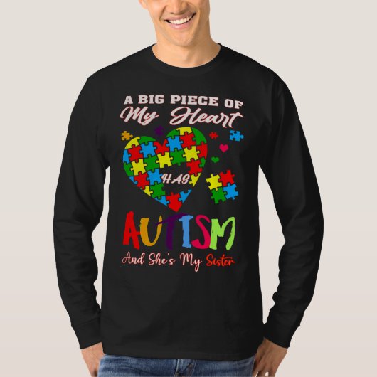 Een groot stuk van mijn hart heeft autisme en ze i t-shirt (Voorkant)