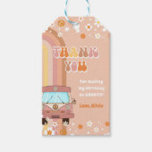 Een Groovy Retro Regenboog 1e Verjaardag Cadeaulabel (Voorkant)