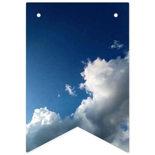 Een grote gebogen wolk vlaggetjes (Tweede vlag)