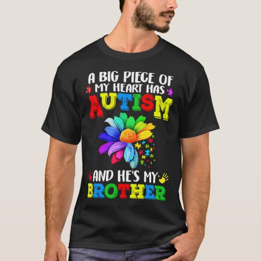 Een grote heeft autisme en hij is mijn broer t-shirt (Voorkant)