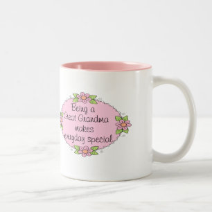 Een grote oma zijn maakt elke dag een speciale tweekleurige koffiemok