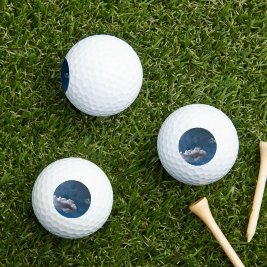 Een grote wolk golfballen (Insitu Gras)
