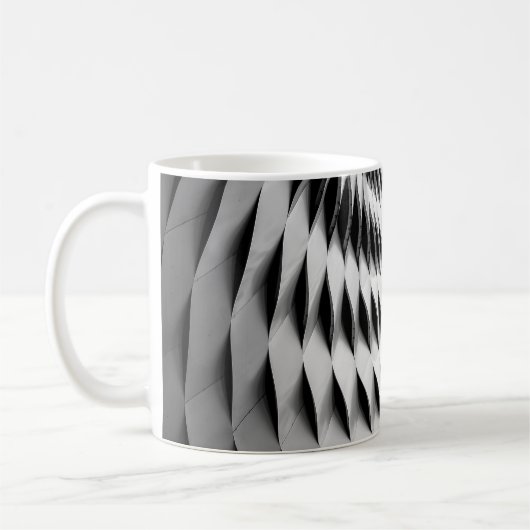 EEN GURVEERD FABRIEK DAT IN WITTE LATTICEWORK WORD KOFFIEMOK (Links)
