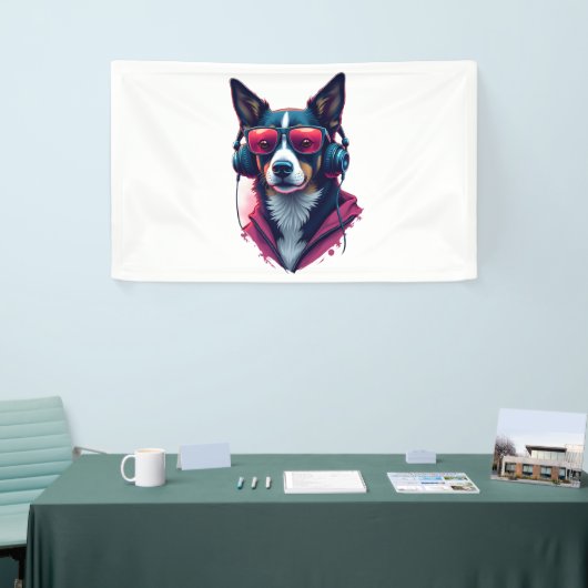 Een Habu hond met een zonnebril en een koptelefoon Spandoek (Beurs)