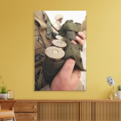 Een handvat voor zeekrachten van 40 mm granaten canvas afdruk (Insitu (Woonkamer))