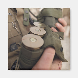 Een handvat voor zeekrachten van 40 mm granaten magneet