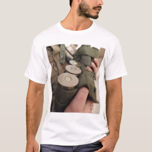 Een handvat voor zeekrachten van 40 mm granaten t-shirt