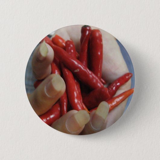 Een handvol chili ronde button 5,7 cm (Voorkant)