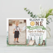 Eén Happy Camper Birthday Uitnodiging 1e verjaarda (Staand voorkant)