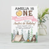 Eén Happy Camper Birthday Uitnodiging 1e verjaarda (Staand voorkant)