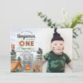 Eén Happy Camper Birthday-uitnodiging Kaart (Staand voorkant)