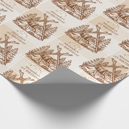 Een Happy Camper Mountain Forest 1e verjaardag Cadeaupapier (Hoek)