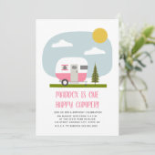 Een Happy Camper Pink Trailer Birthday Kaart (Staand voorkant)