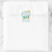 Een Happy Camper Turquoise Trailer Birthday Napkin Vierkante Sticker (Tas)
