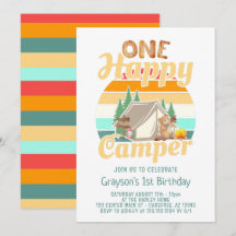 Eén Happy Camper Woodland Birthday-uitnodiging