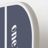 Een Happy Pickler Luxe Grijs Wit Initialen Grappig Pickleball Paddle (Links Detail)