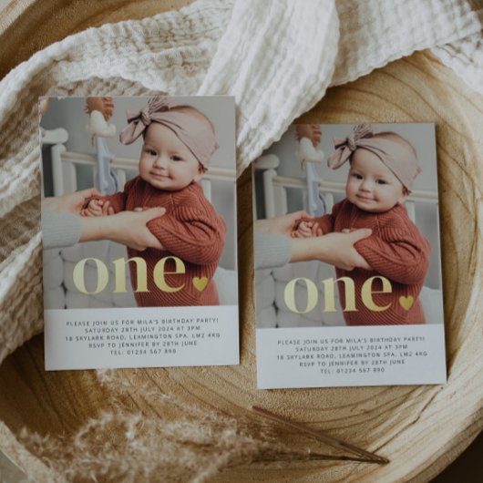 Een hart foto eerste verjaardag goud folie uitnodiging