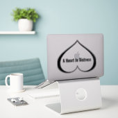 EEN HART IN NOOD zwart Sticker (Laptop op bureau)