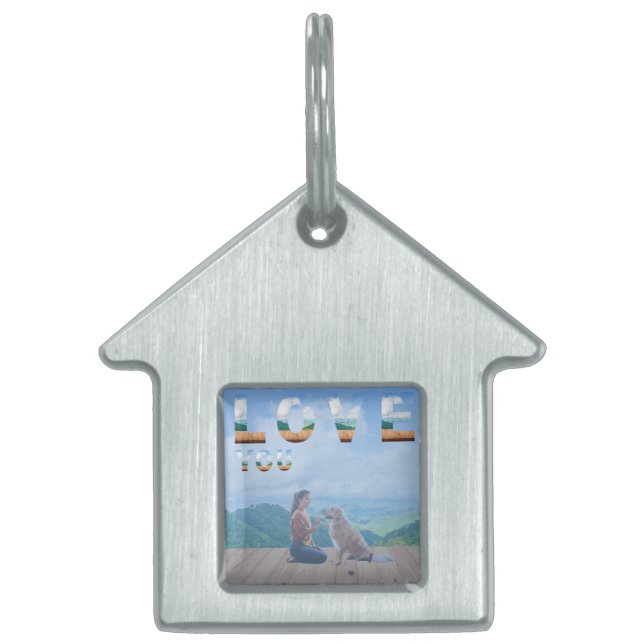 Een hartverwarmende scène waarin een vrouw liefdev huisdieren naamplaatje (Voorkant)