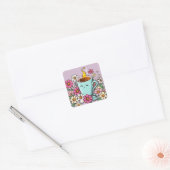 Een heerlijke kop warme koffie en bloemen vierkante sticker (Envelop)