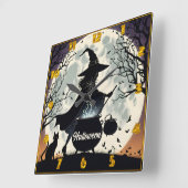 Een heks brouwt drankjes onder een gloeiende volle vierkante klok (Hoek)