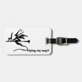 Een heks op een broomstick met een kat bagagelabel (Voorkant horizontaal)