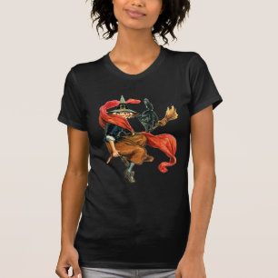Een heks vliegt op haar kamer met haar zwarte kat t-shirt