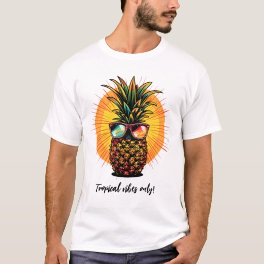 Een heldere ananas in een zonnebril t-shirt (Voorkant)