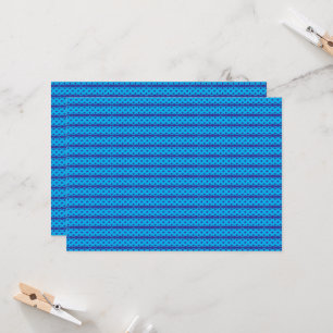 Een heldere blauwe lucht strekt zich uit boven een kaart
