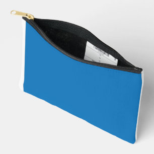 Een heldere blauwe lucht zonder wolken vult de hel etui