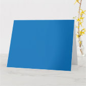 Een heldere blauwe lucht zonder wolken vult de hel kaart (Gele Bloem)