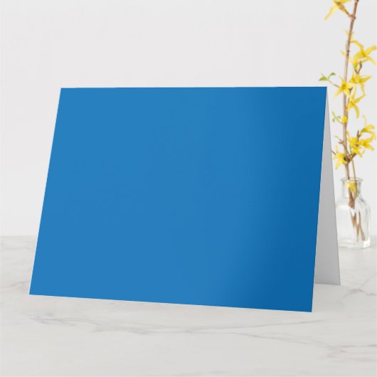 Een heldere blauwe lucht zonder wolken vult de hel kaart (Gele Bloem)