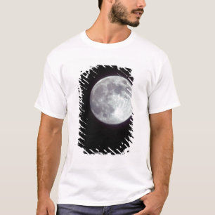 Een heldere volle maan in een zwarte nachthemel. t-shirt