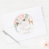 Een-hert-vol winter blush roze 1e meisje verjaarda ronde sticker (Envelop)