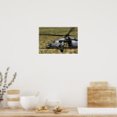 Een HH-60 Pave Hawk vliegt over de woestijn Poster (Keuken)