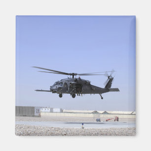 Een HH-60G Pave Hawk die uit Camp Bastio gaat Magneet