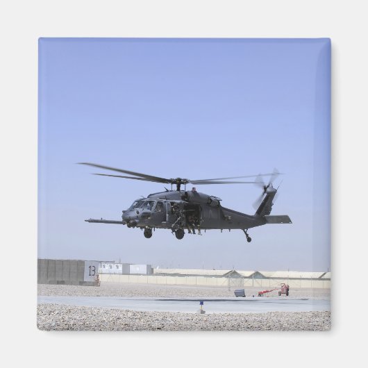 Een HH-60G Pave Hawk die uit Camp Bastio gaat Magneet (Voorkant)
