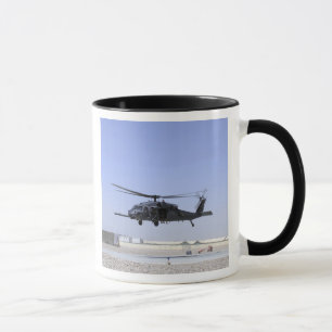 Een HH-60G Pave Hawk die uit Camp Bastio gaat Mok